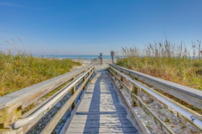 Beachfront Condo with Balcony and Pool in Myrtle Beach